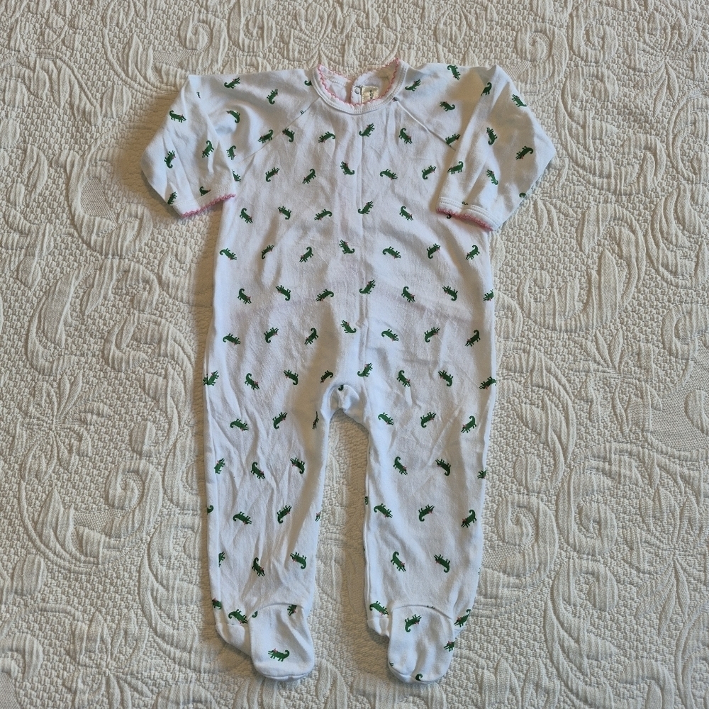 Ollie & Bess girls size 9 months aligator footie with trap door tush, snaps EUC